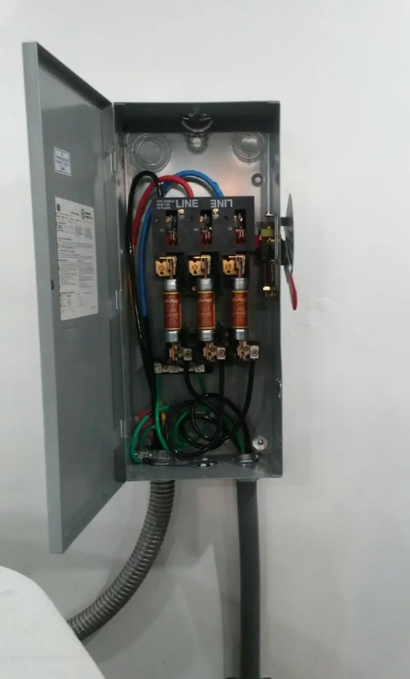 Three-phase disconnect switch installed for Smoke Detector Installation in Aldan